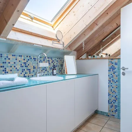 Storchennest Mit Grossem Balkon Und Panoramablick Uberlingen